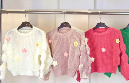 Sweter dziewczęca FLOWERS kolor puder