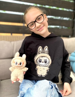 Czarna BLUZA dziewczęca z beżową aplikacją LABUBU haft