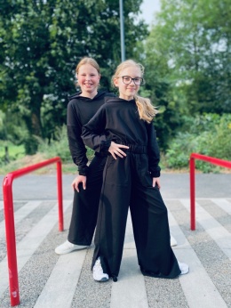 Dres dla dziewczynki WINGS czarny ze skrzydłami komplet dziewczęcy