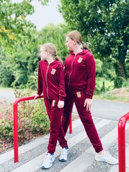 Dres welurowy dziewczęcy z misiem -bordowy