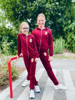 Dres welurowy dziewczęcy z misiem -bordowy