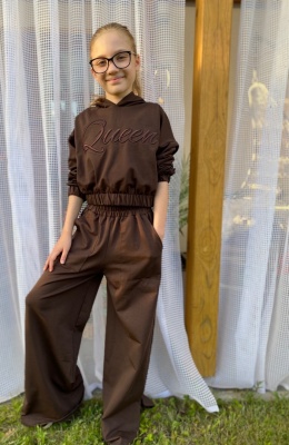 Komplet dziewczęcy dresowy Queen /czekoladowy