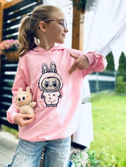 Różowa BLUZA dziewczęca z różową aplikacją LABUBU haft