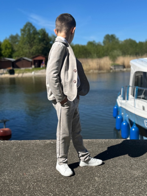 Wizytowy GARNITUR CHŁOPIĘCY beż Wizytowy GARNITUR CHŁOPIĘCY beż